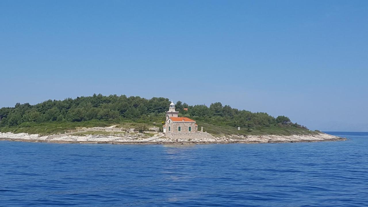 Holiday House Popovic Sućuraj Eksteriør billede