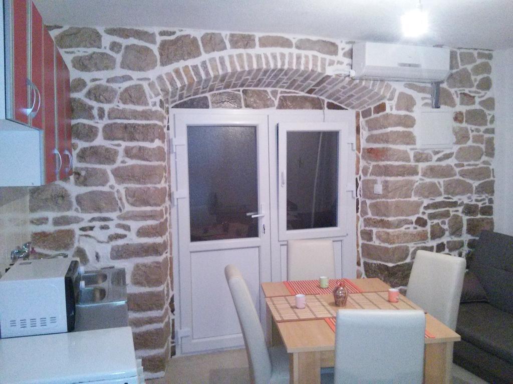 Holiday House Popovic Sućuraj Eksteriør billede