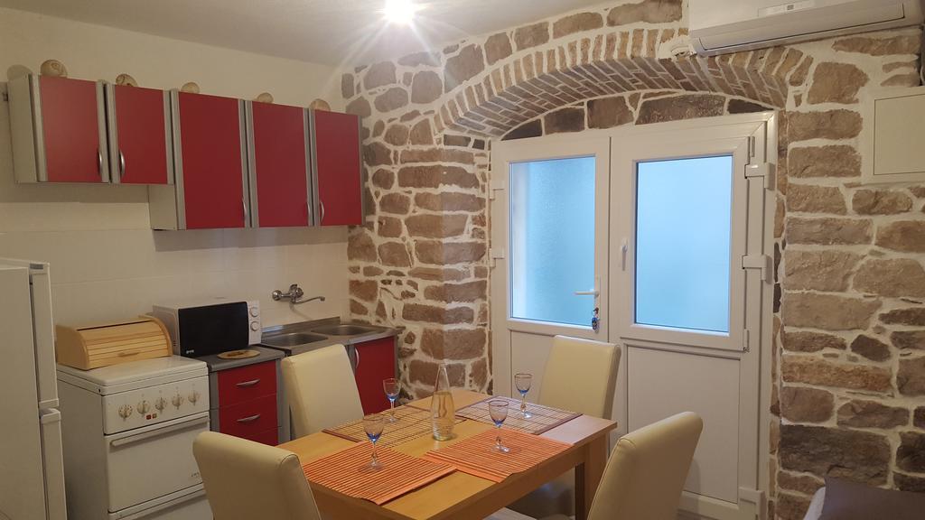 Holiday House Popovic Sućuraj Eksteriør billede