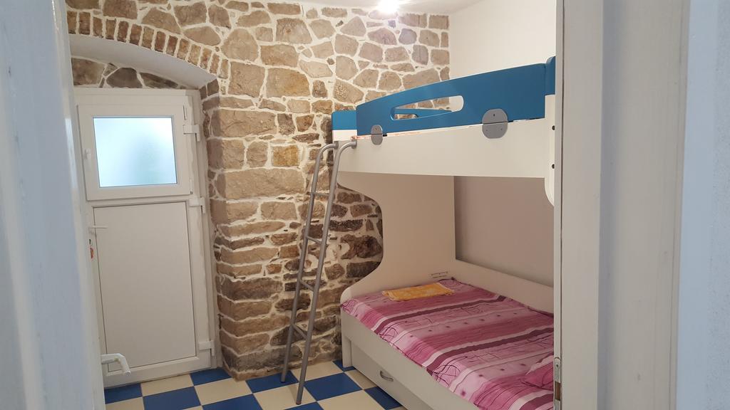 Holiday House Popovic Sućuraj Eksteriør billede